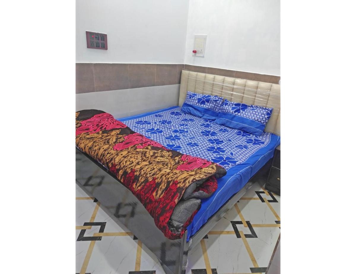 Hotel Sahu Rooms, Ayodhya - Housity