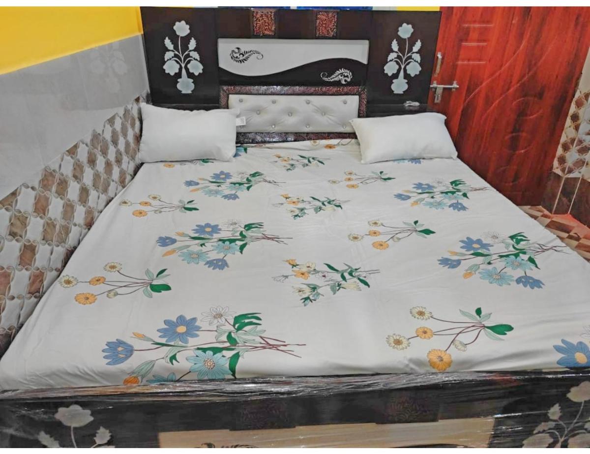 Hotel Sahu Rooms, Ayodhya - Housity