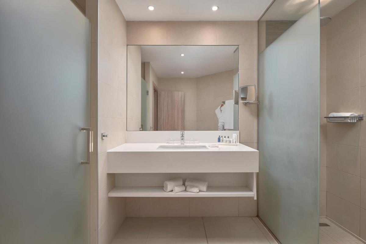 Un baño de Radisson Blu Resort & Spa, Gran Canaria Mogan