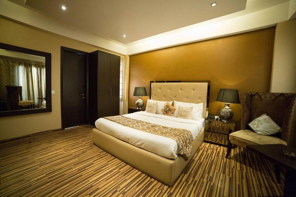 Cheap and best bed and breakfast in Greater Noida - Housity