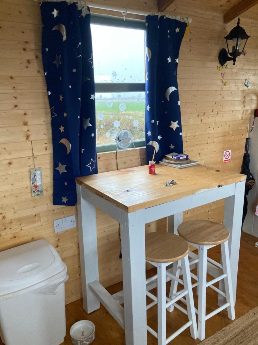 Captivating 1-Bed Cabin in Middlesbrough - Housity