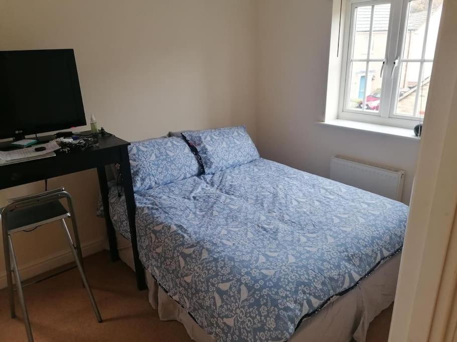 Entire House 2 Bedrooms & two rain power showers - Housity