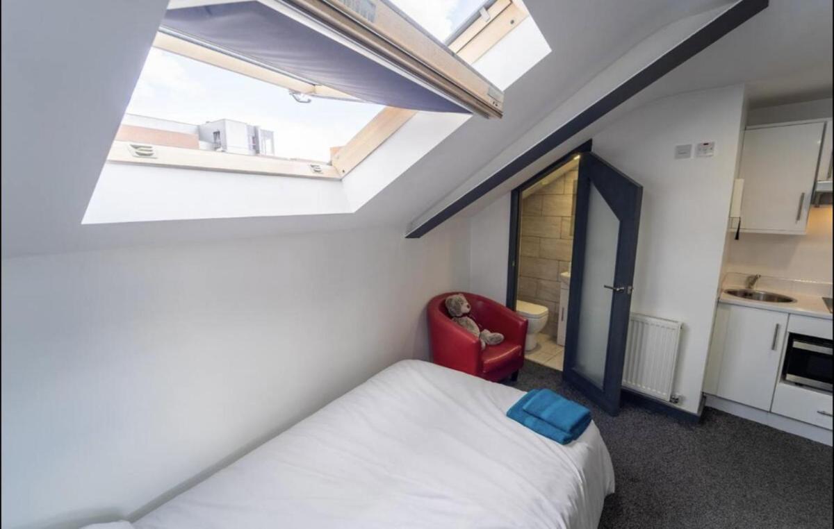Fully Serviced studio available close to the city - Housity