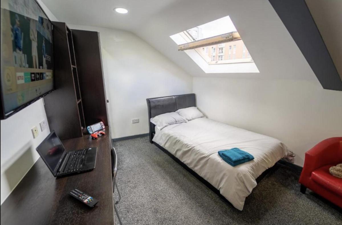Fully Serviced studio available close to the city - Housity