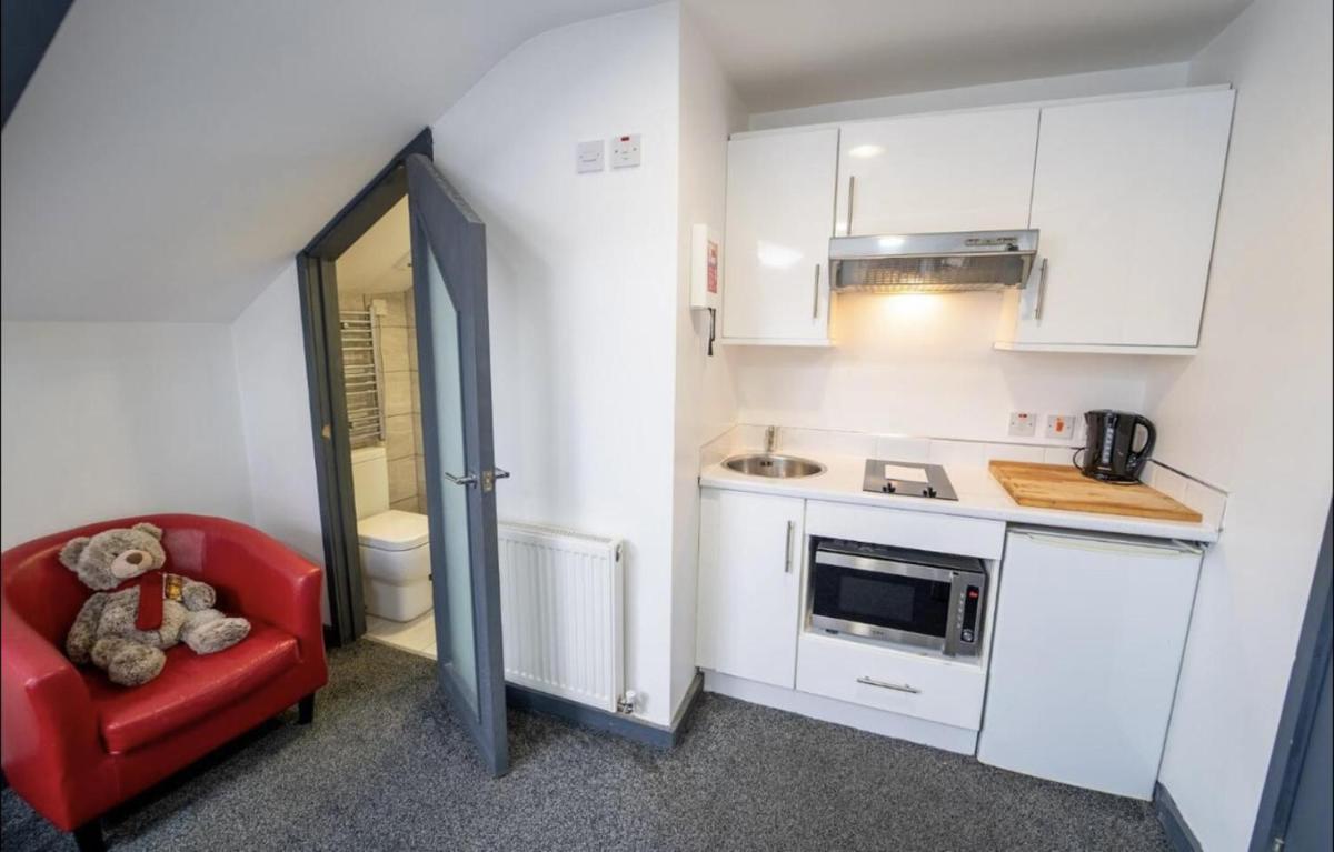Fully Serviced studio available close to the city - Housity