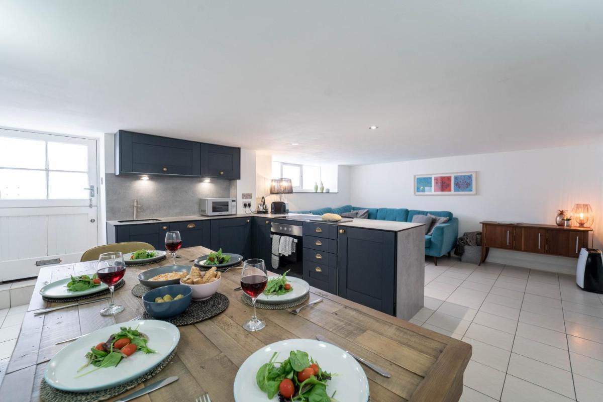 Mariner's Belle - Housity