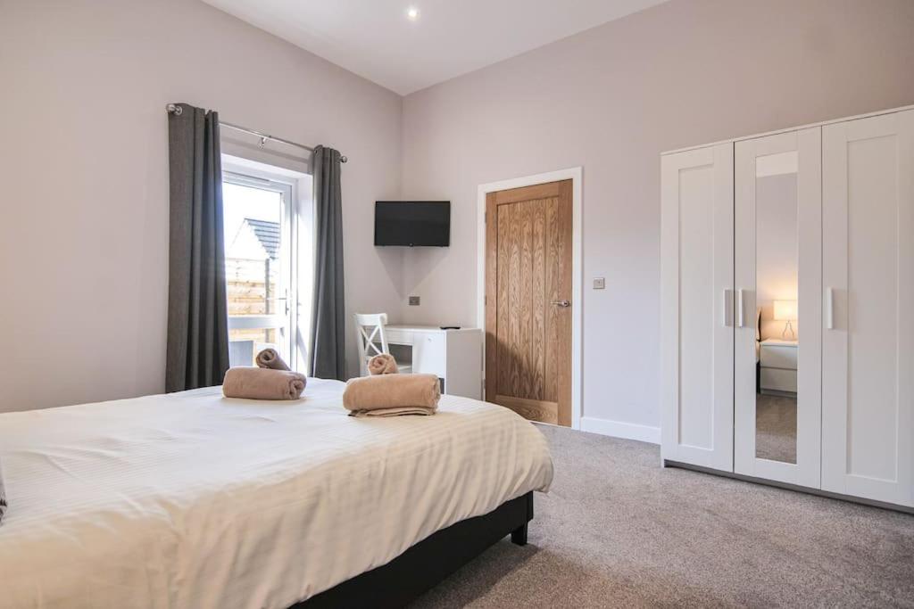 Hoxne Cottages - Rose Cottage with private hot tub - Housity