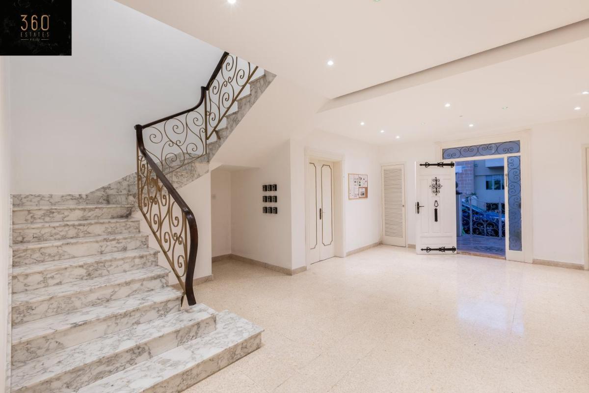 Spacious NUM1 house in Swieqi - Sleeps 18 w/WIFI by 360 Estates - Housity