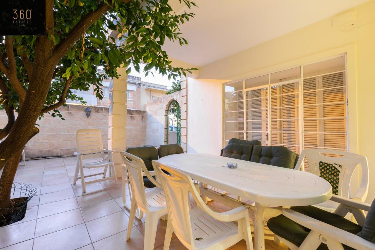 Spacious NUM1 house in Swieqi - Sleeps 18 w/WIFI by 360 Estates - Housity
