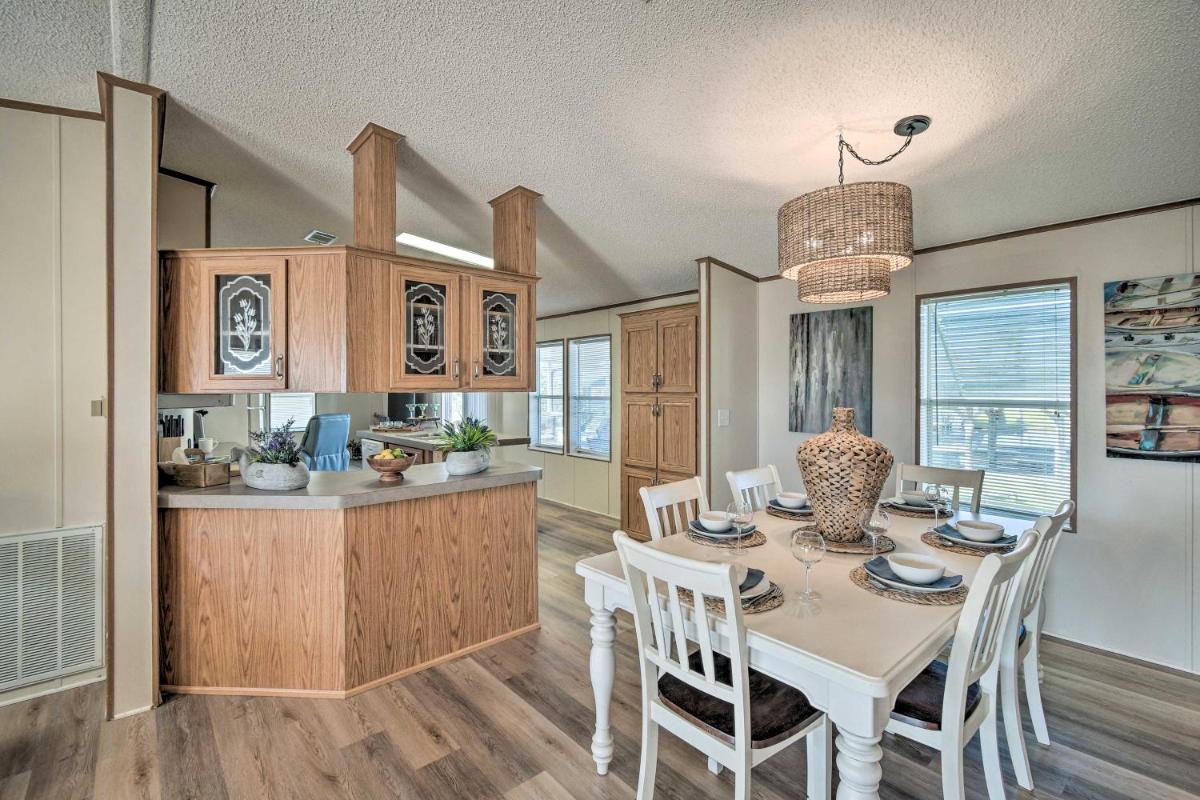 Sunny Waterfront Welaka Home with Private Dock! - Housity