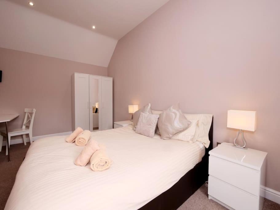 Hoxne Cottages - Daisy Cottage with private hot tub - Housity