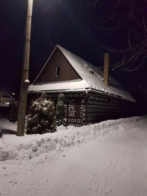 Maľovaná drevenička v Čičmanoch - Housity