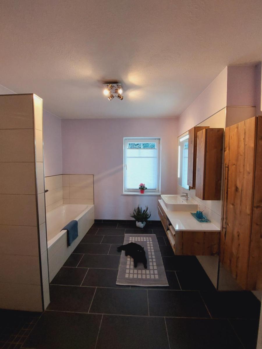 Suitetrails - Ferienwohnung Lucy am Lonitzberg