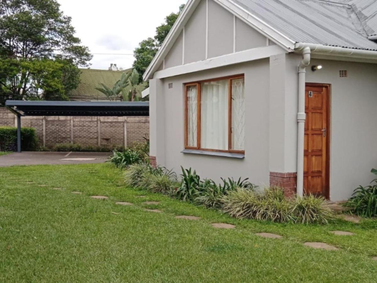 Bongiwe Ngubane B&B -1 Gallway Scottvile - Housity