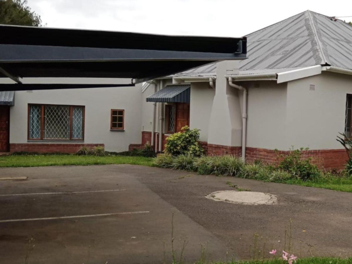 Bongiwe Ngubane B&B -1 Gallway Scottvile - Housity