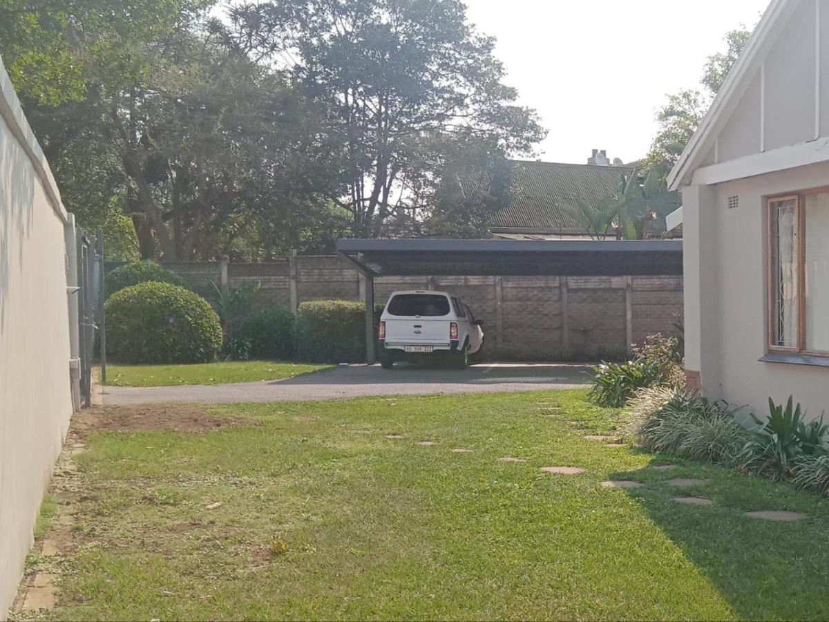 Bongiwe Ngubane B&B -1 Gallway Scottvile - Housity