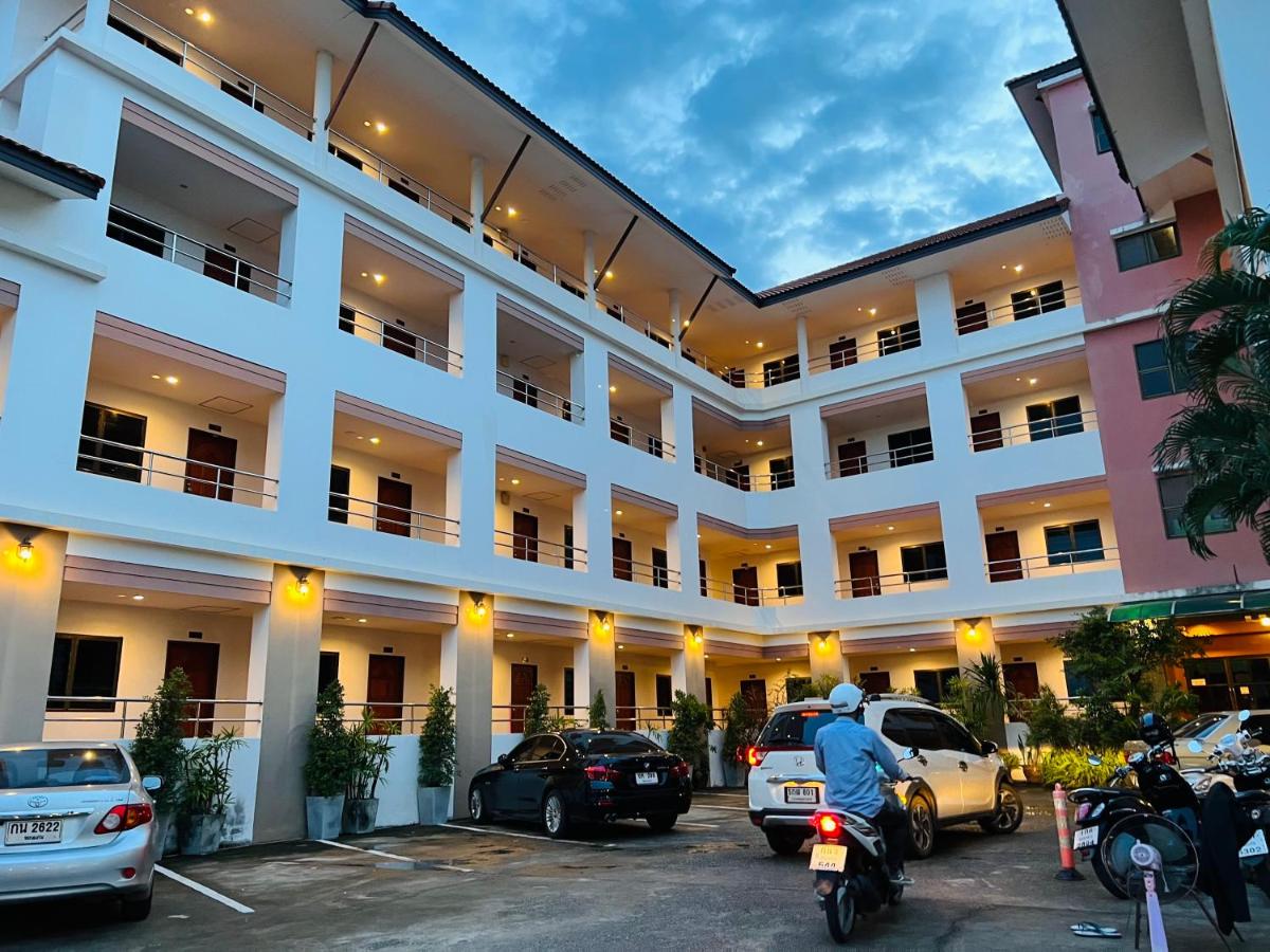 JJ Palace เจเจ พาเลซ - Housity