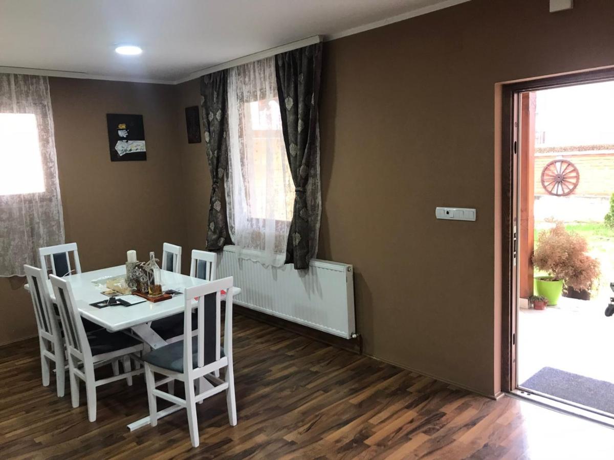 Vila Zivanovic - Topola Oplenac - Housity