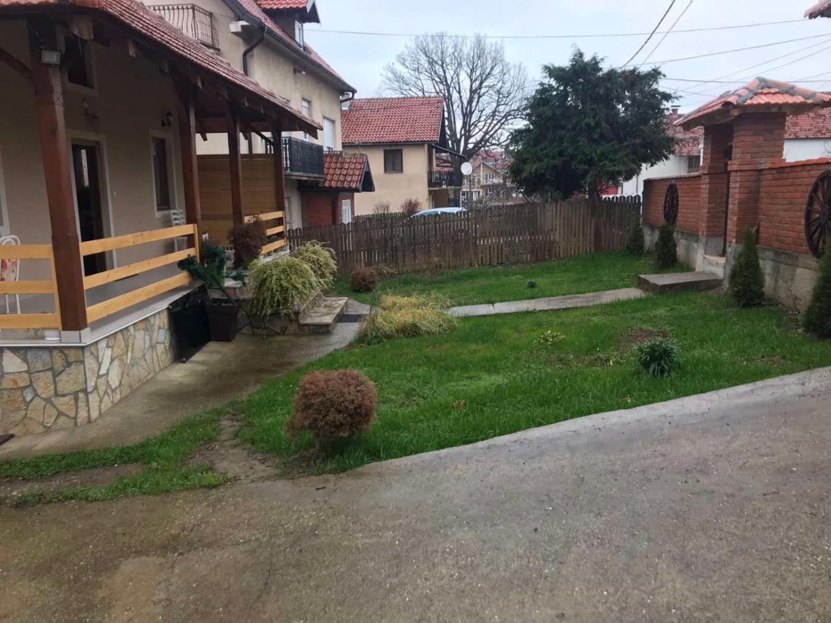 Vila Zivanovic - Topola Oplenac - Housity