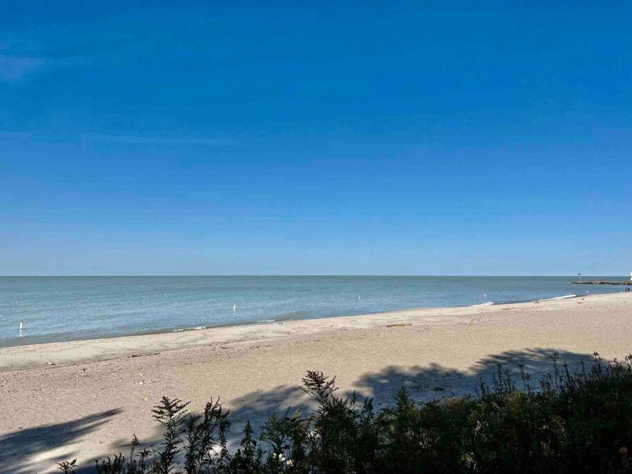 Madison on the Lake Home with Lake Erie views & Pool in Wine Country! - Housity
