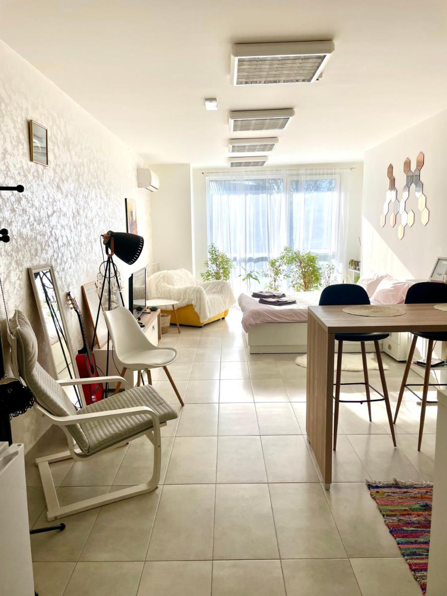 Suitetrails - Felicity Super Central Apartment