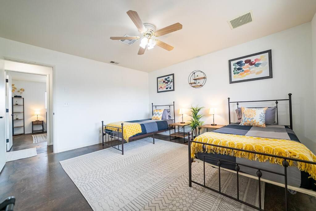 Desert Ruby: Spacious, Stargazing, Fenced, Gym - Housity