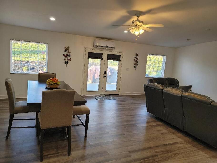 5 Bedroom 3 Bath Beautiful Home with Open Floor Plan - Housity