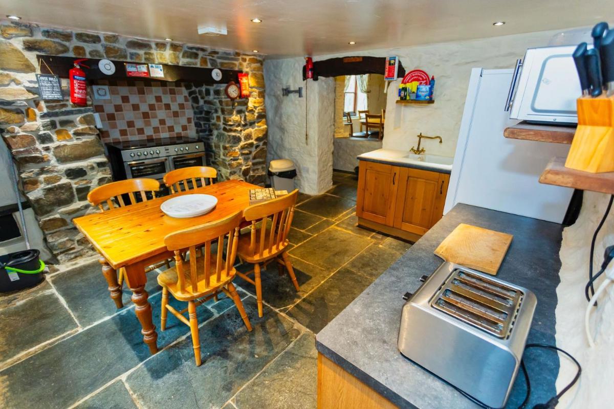 SAUNTON GRANGE 7 Bedrooms - Housity