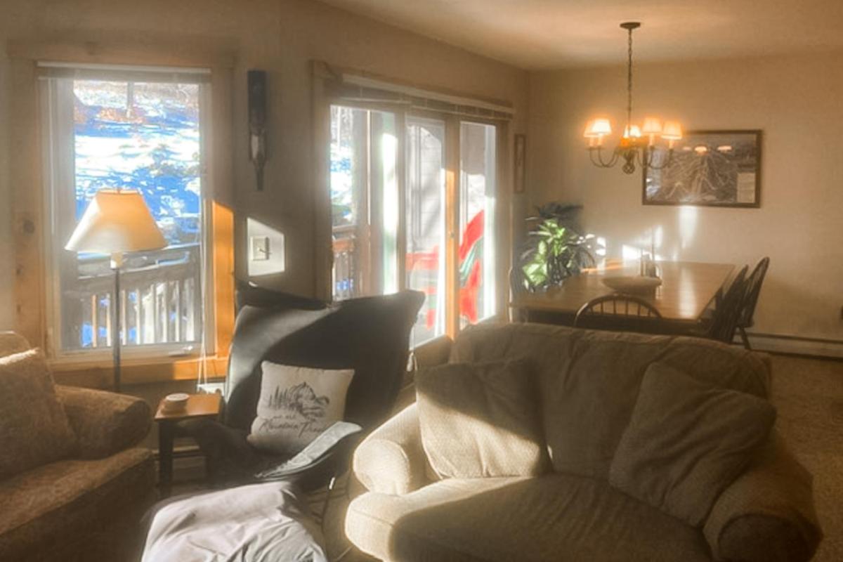 Trailside Retreat - Housity