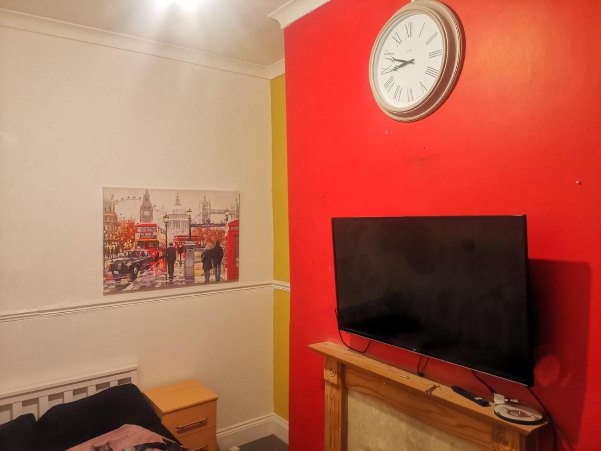 The Vacationers - Pvt Rooms with Shared Bath - Housity