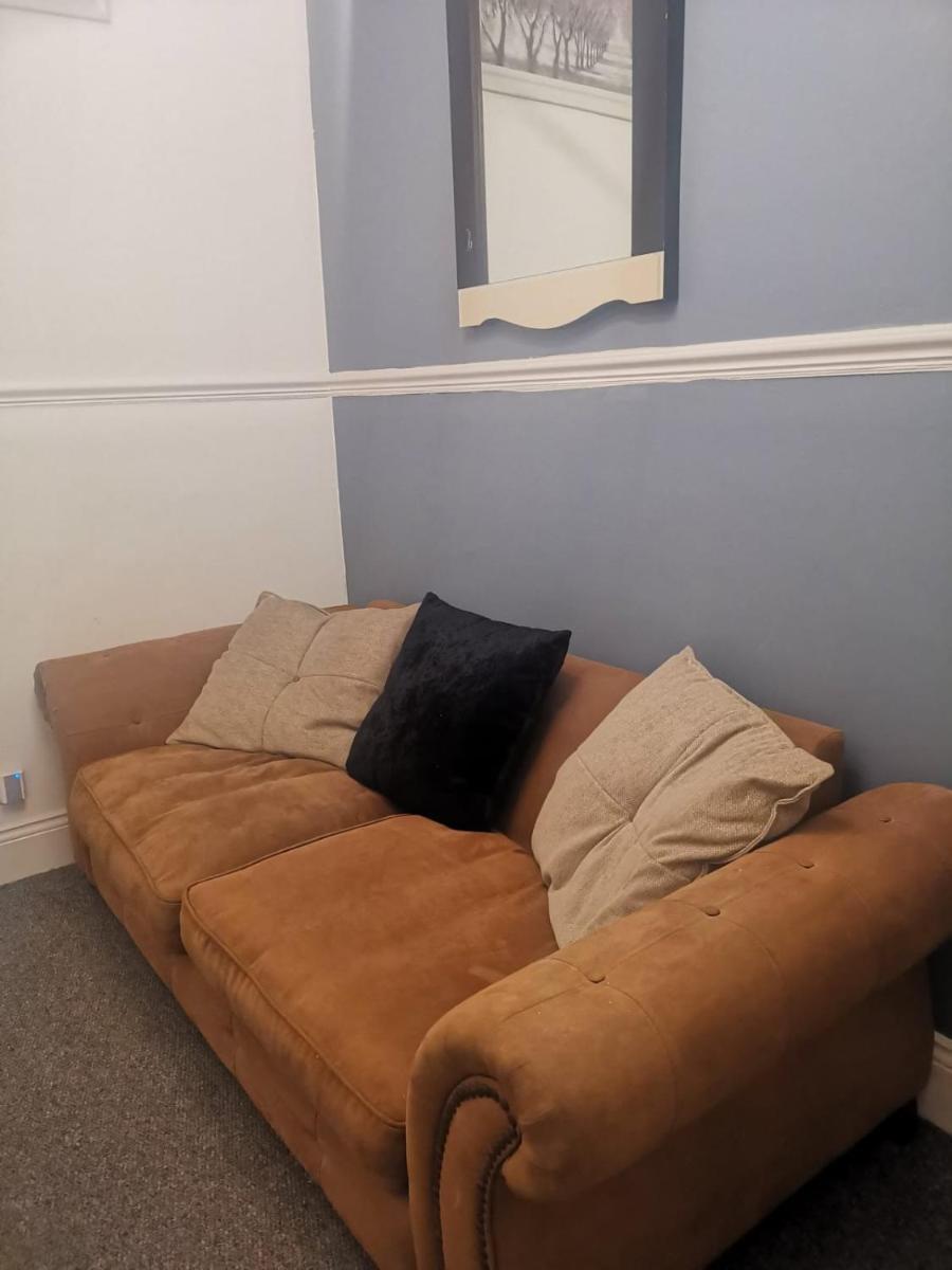 The Vacationers - Pvt Rooms with Shared Bath - Housity