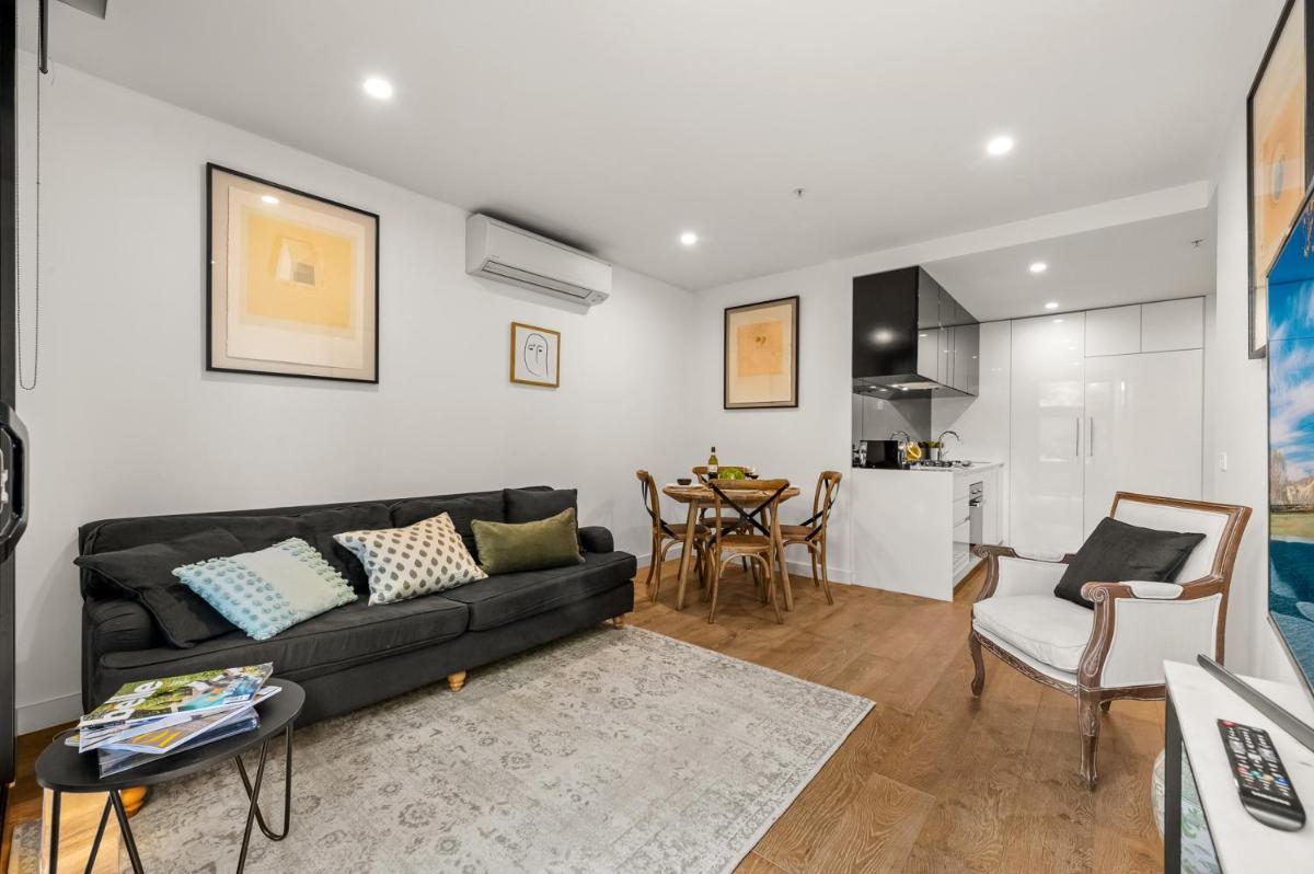 Suitetrails - StayCentral - Hawthorn East - Study, 2 Car spaces