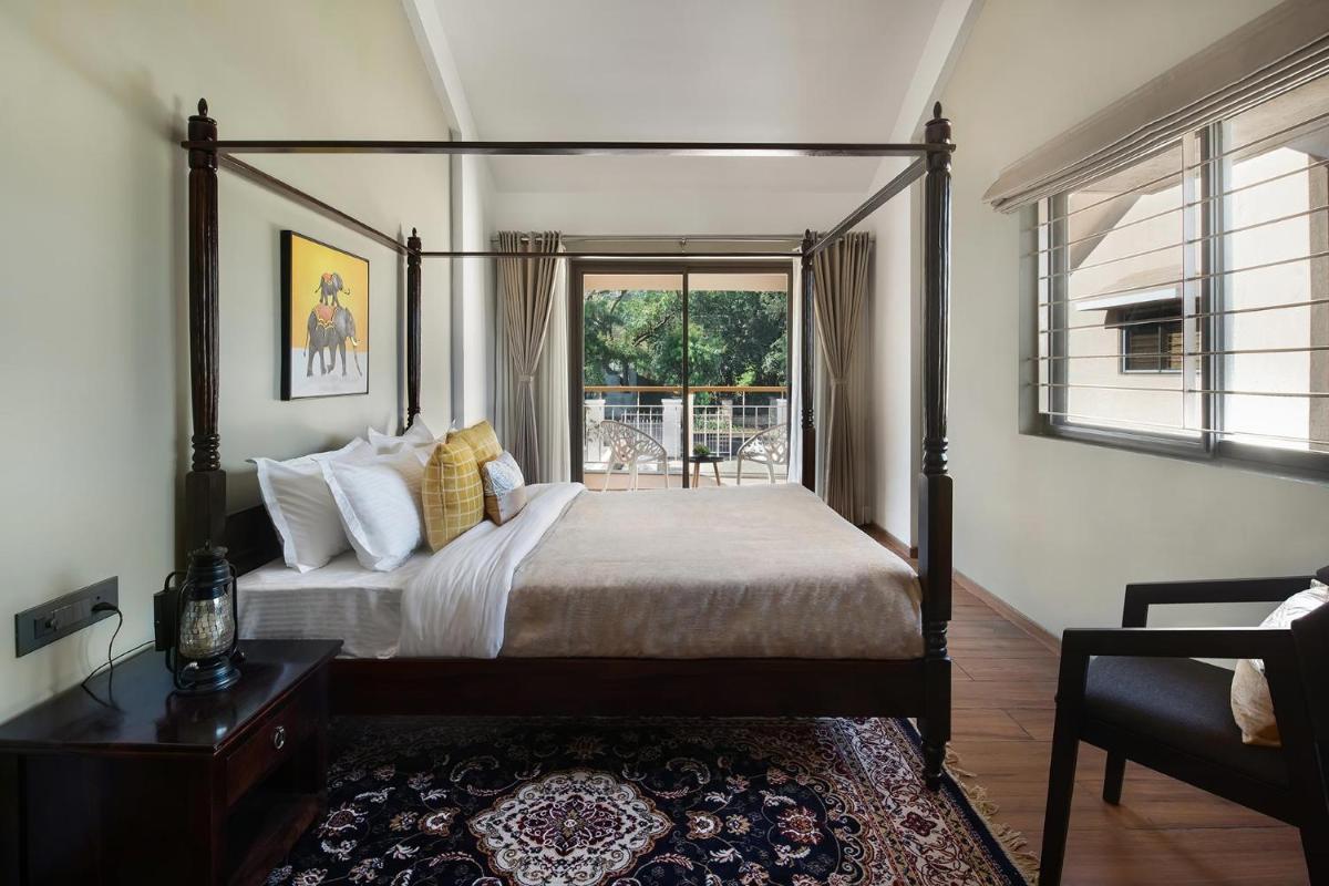 Sunshine Brooks by StayVista - Experience modern & plush interiors, A private outdoor pool,A quaint gazebo & Indoor games - Housity