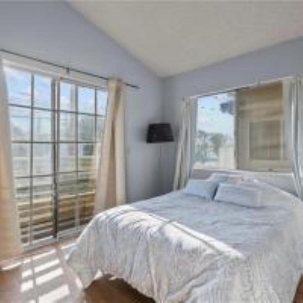 Suitetrails - One Bedroom in Shared Townhouse with Pool