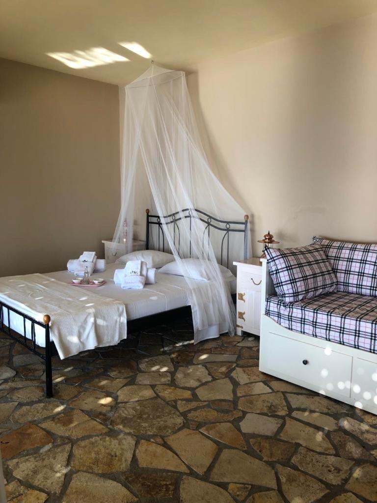 Limni Family Haven - Evia Summer Getaway - Housity