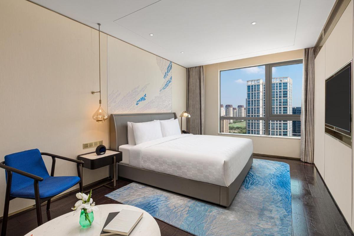 HUALUXE Shanghai Changfeng Park, an IHG Hotel - Housity