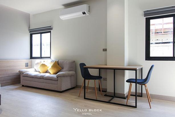Yello Block Hotel - Housity