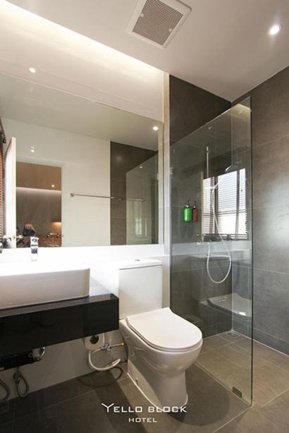 Yello Block Hotel - Housity
