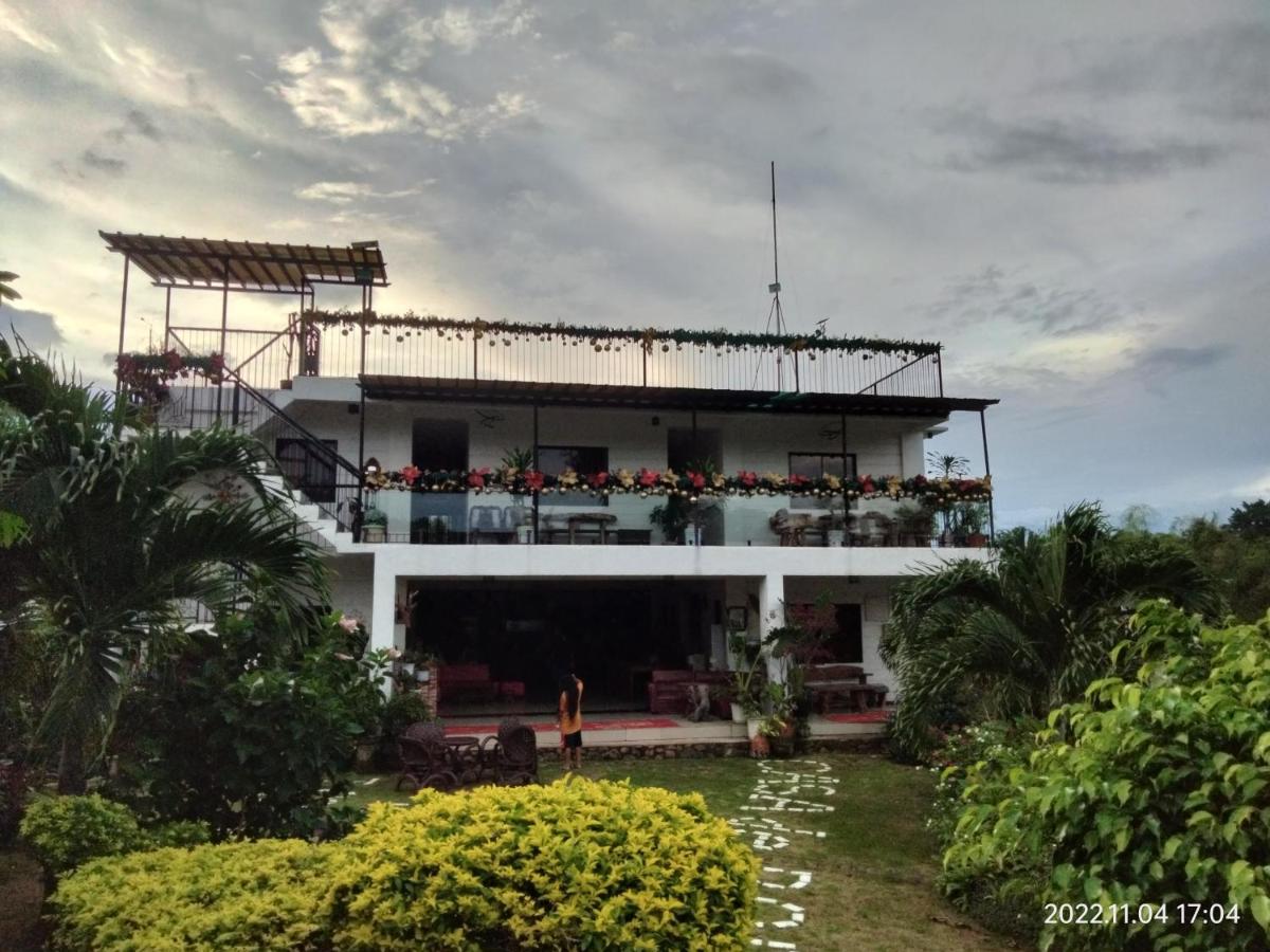 Casa de Robles Tanay Rizal - Housity