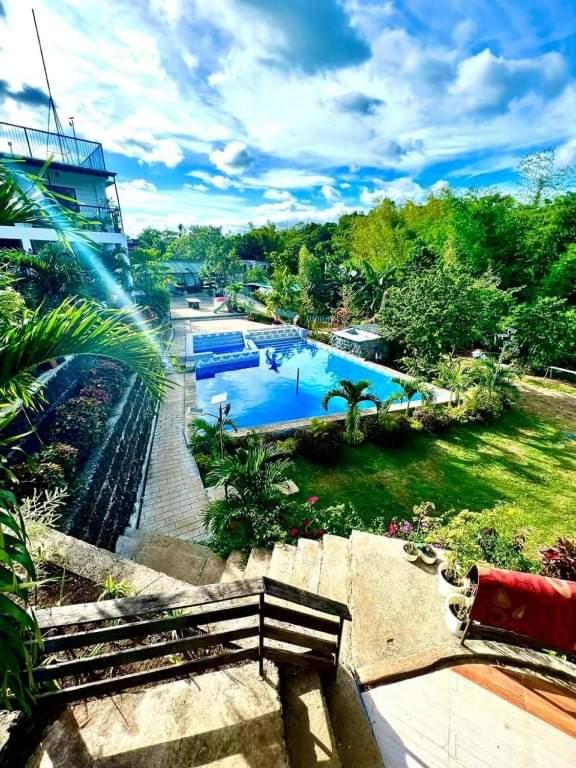 Casa de Robles Tanay Rizal - Housity