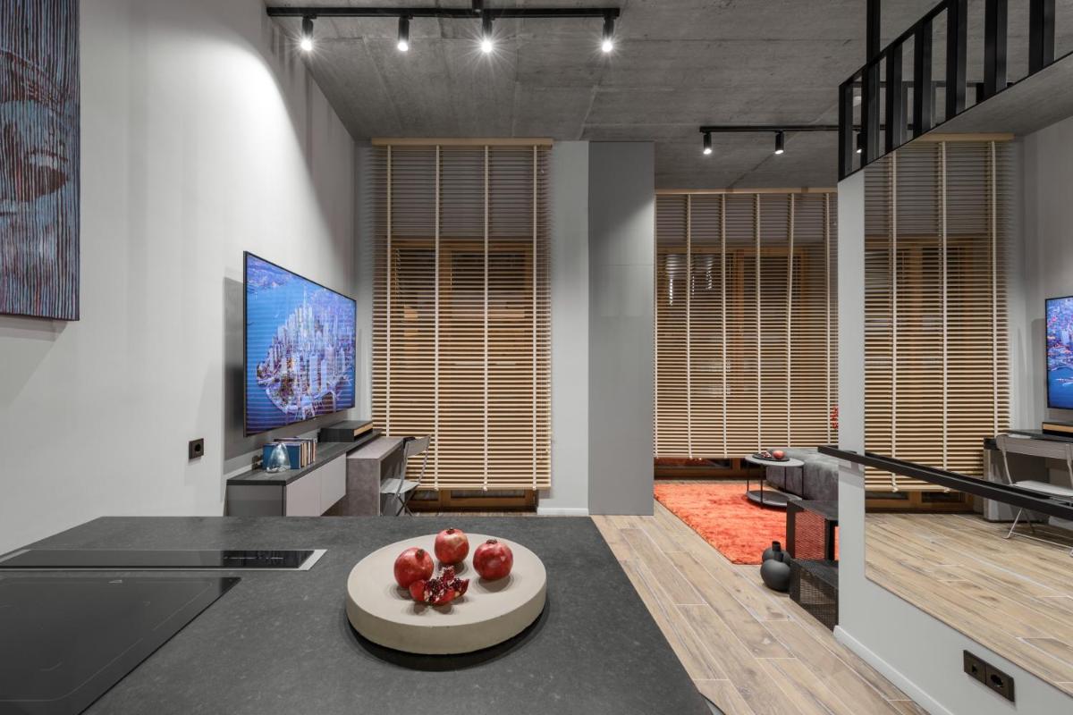 Suitetrails - IVIS House Modern Apt in Vilnius Old Town w balcony