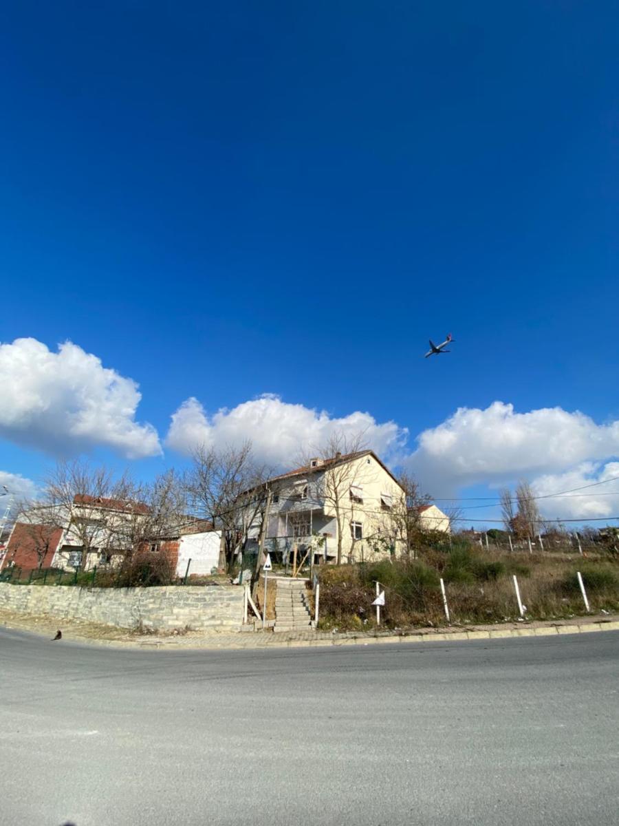 Triplex house near the airport - Housity