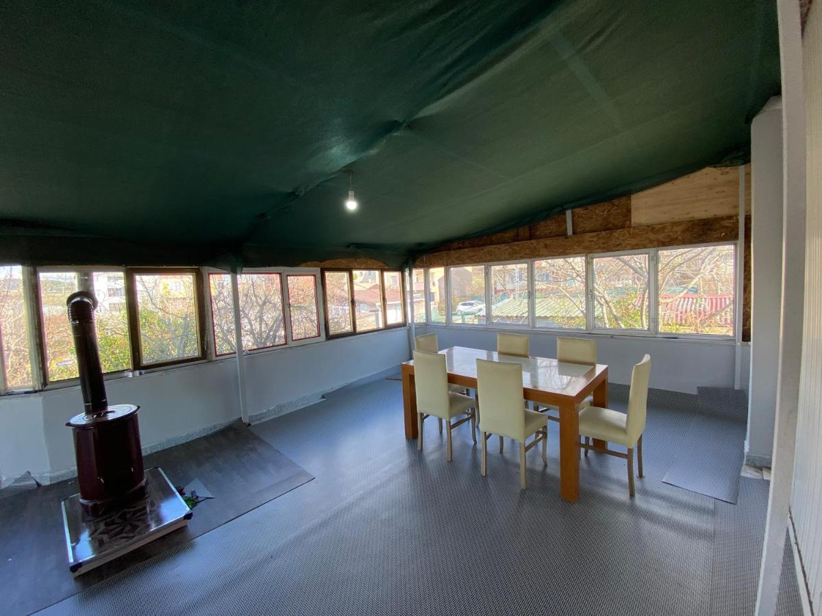 Triplex house near the airport - Housity