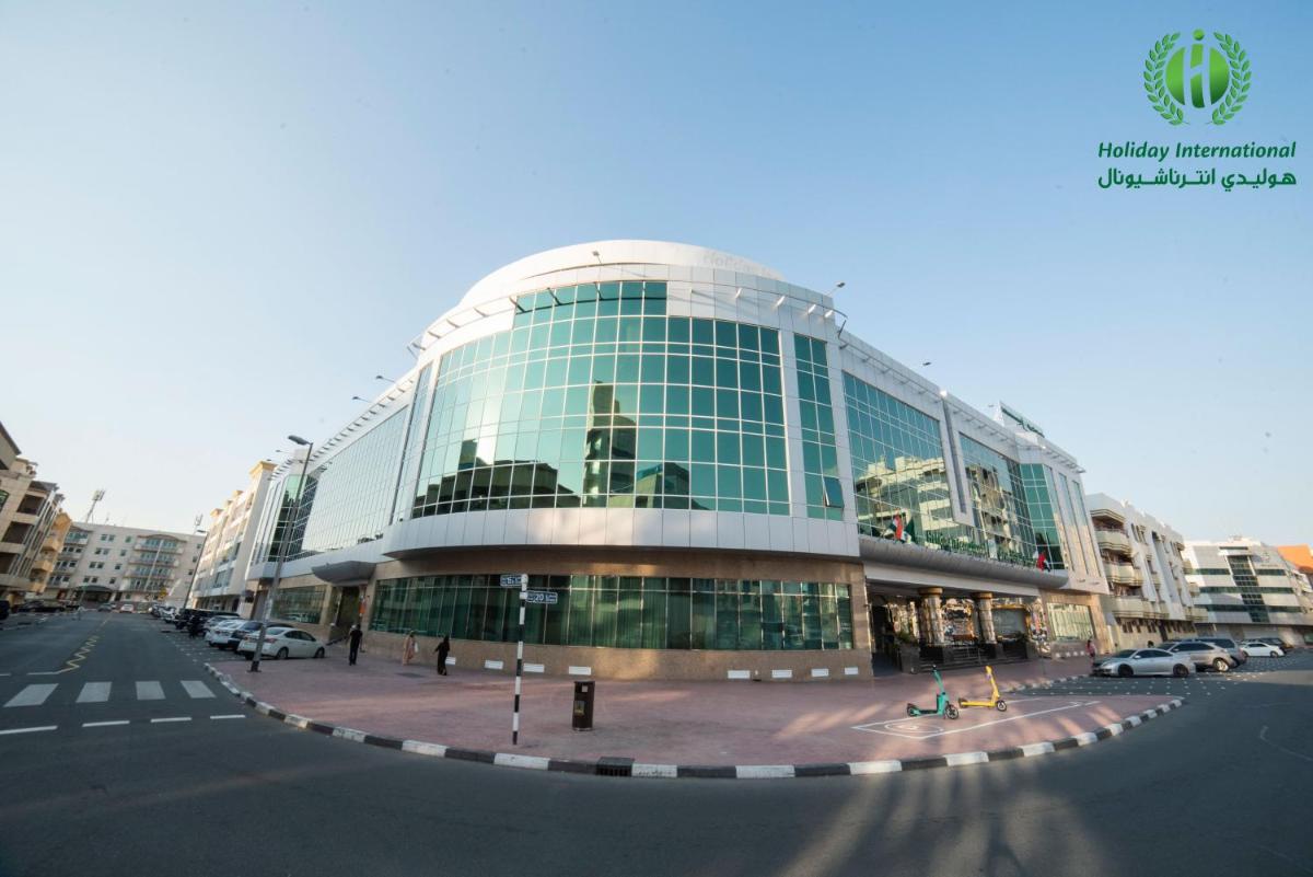 Sunday Hotel Holiday international Dubai - Hizvo