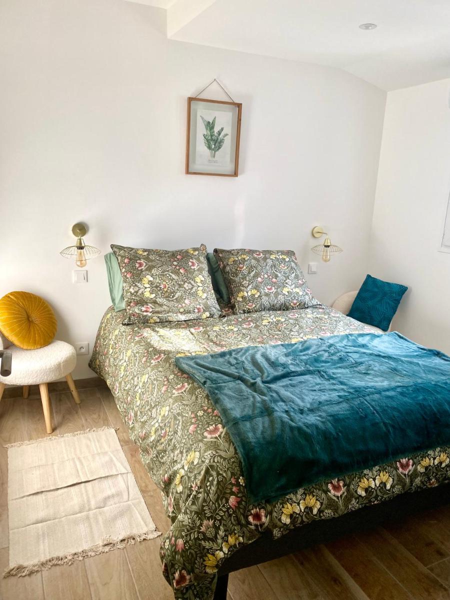 Aix-Marseille superbe T2 avec jardin, piscine et parking - Housity