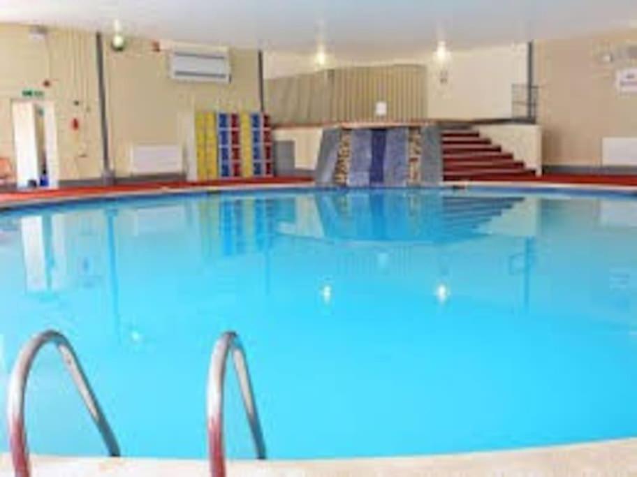 3 Bedroom Lodge with hot tub on lovely quiet holiday park in Cornwall - Housity