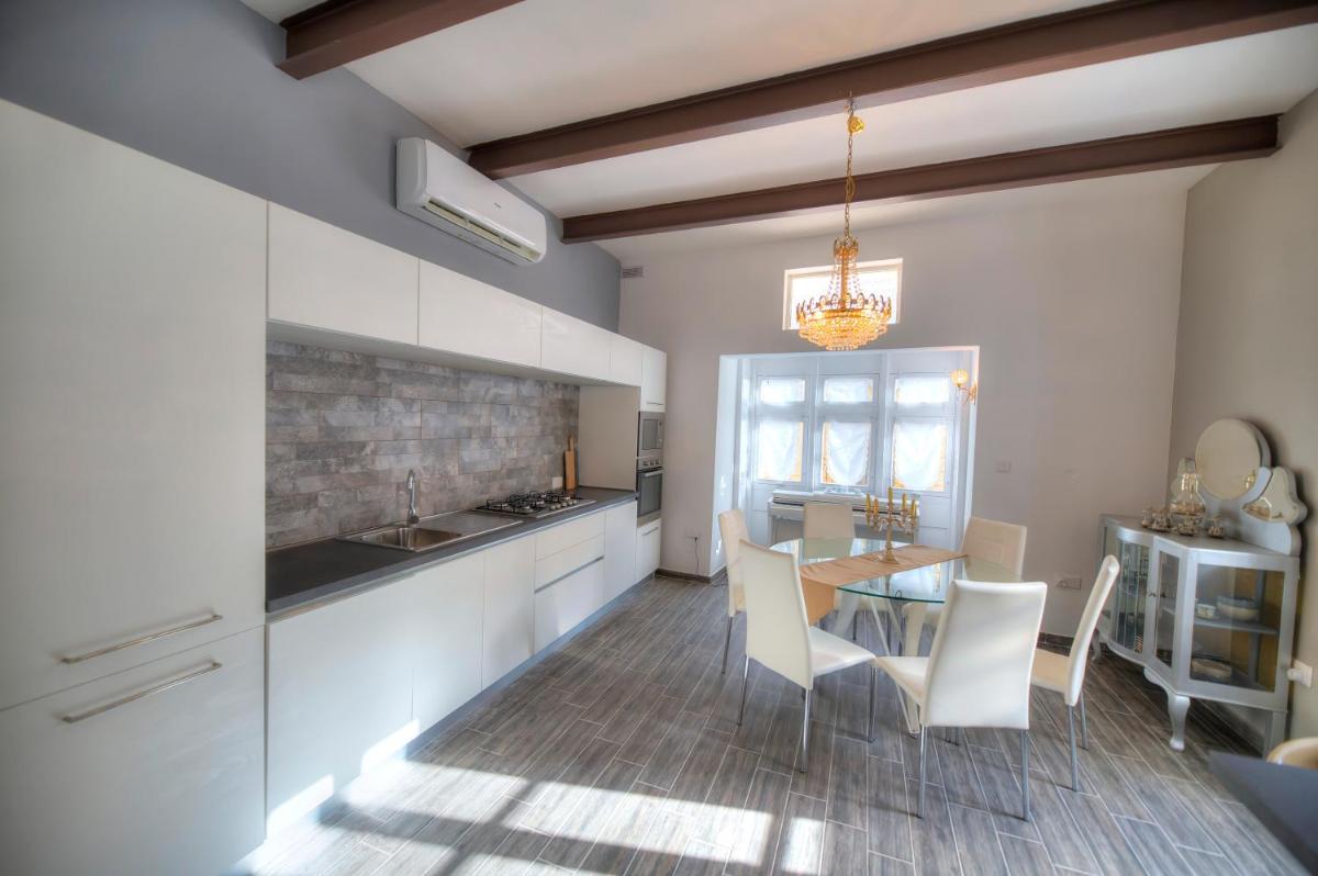 Spectacular spacious house with sun terrace ILJU1-1 - Housity