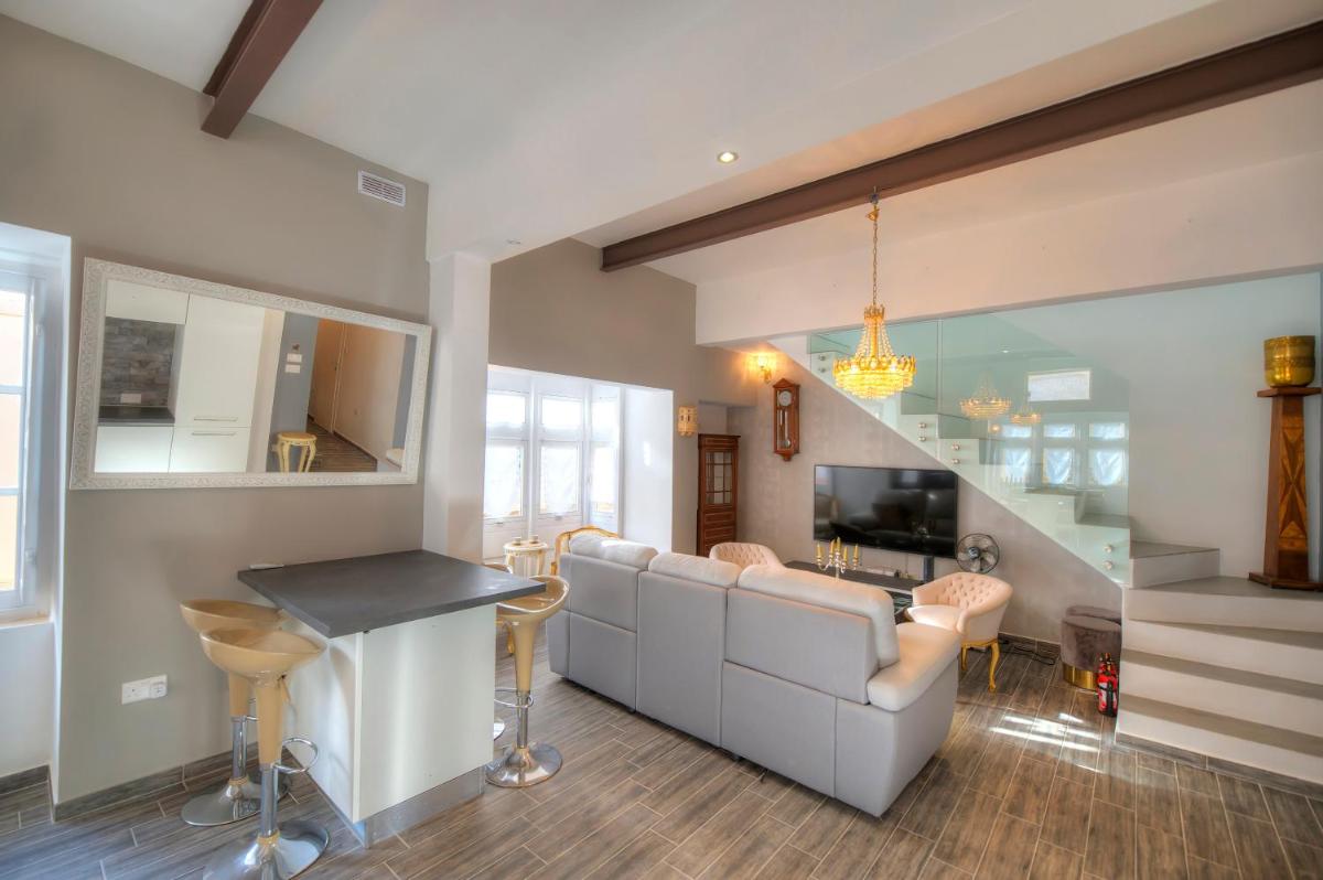 Spectacular spacious house with sun terrace ILJU1-1 - Housity