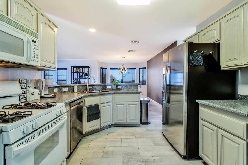 Great View House Hot Tub Fire Pit - Housity