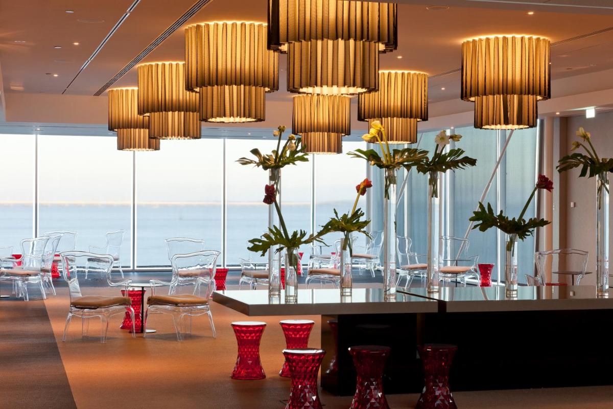 Um restaurante ou outro lugar para comer em MYRIAD by SANA Hotels